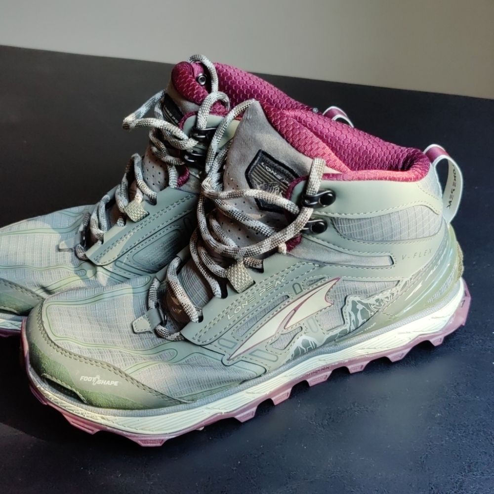 Altra Lone Peak Mid Hiking Boots Women